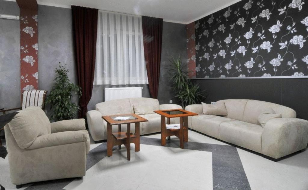 Garni Hotel Lama Kragujevac Exteriör bild