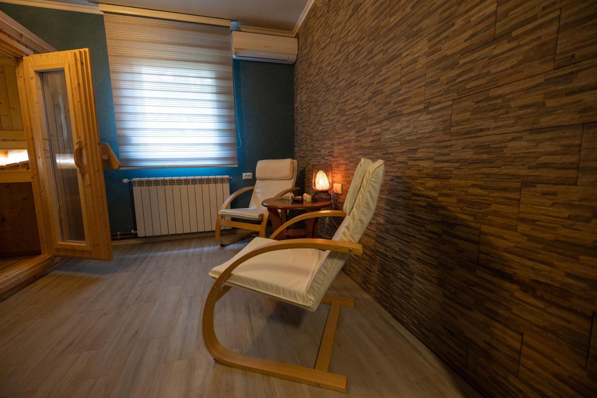 Garni Hotel Lama Kragujevac Exteriör bild