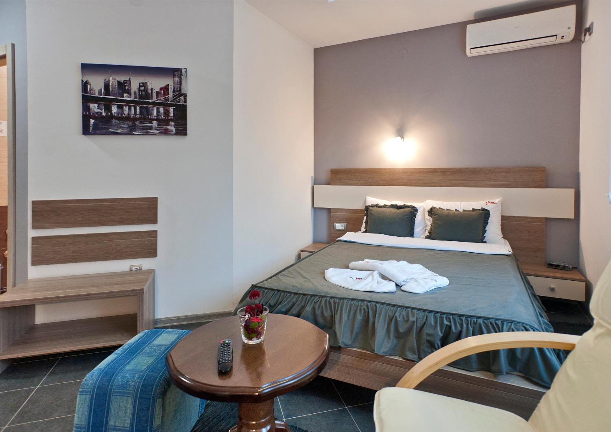 Garni Hotel Lama Kragujevac Exteriör bild