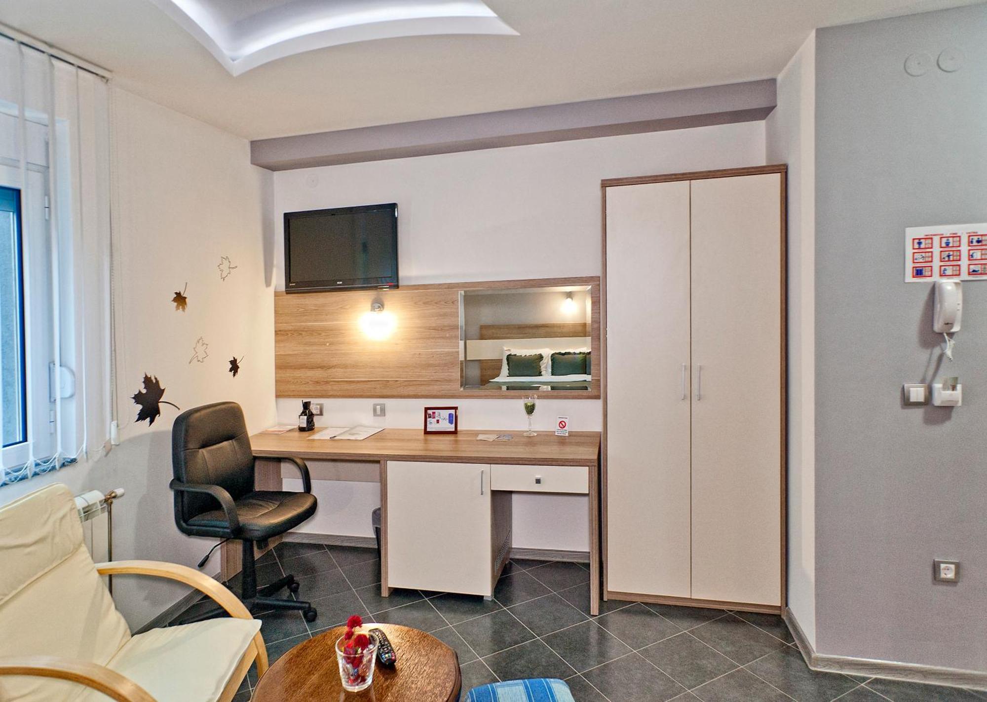 Garni Hotel Lama Kragujevac Exteriör bild