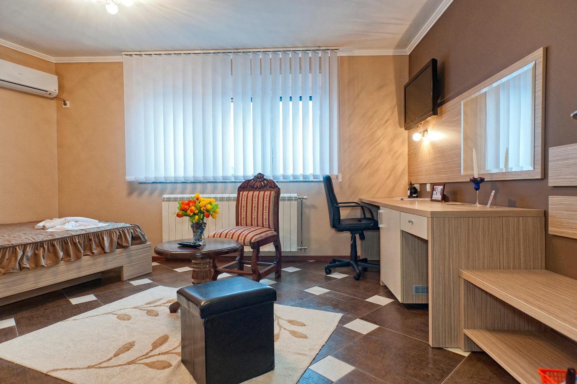 Garni Hotel Lama Kragujevac Exteriör bild