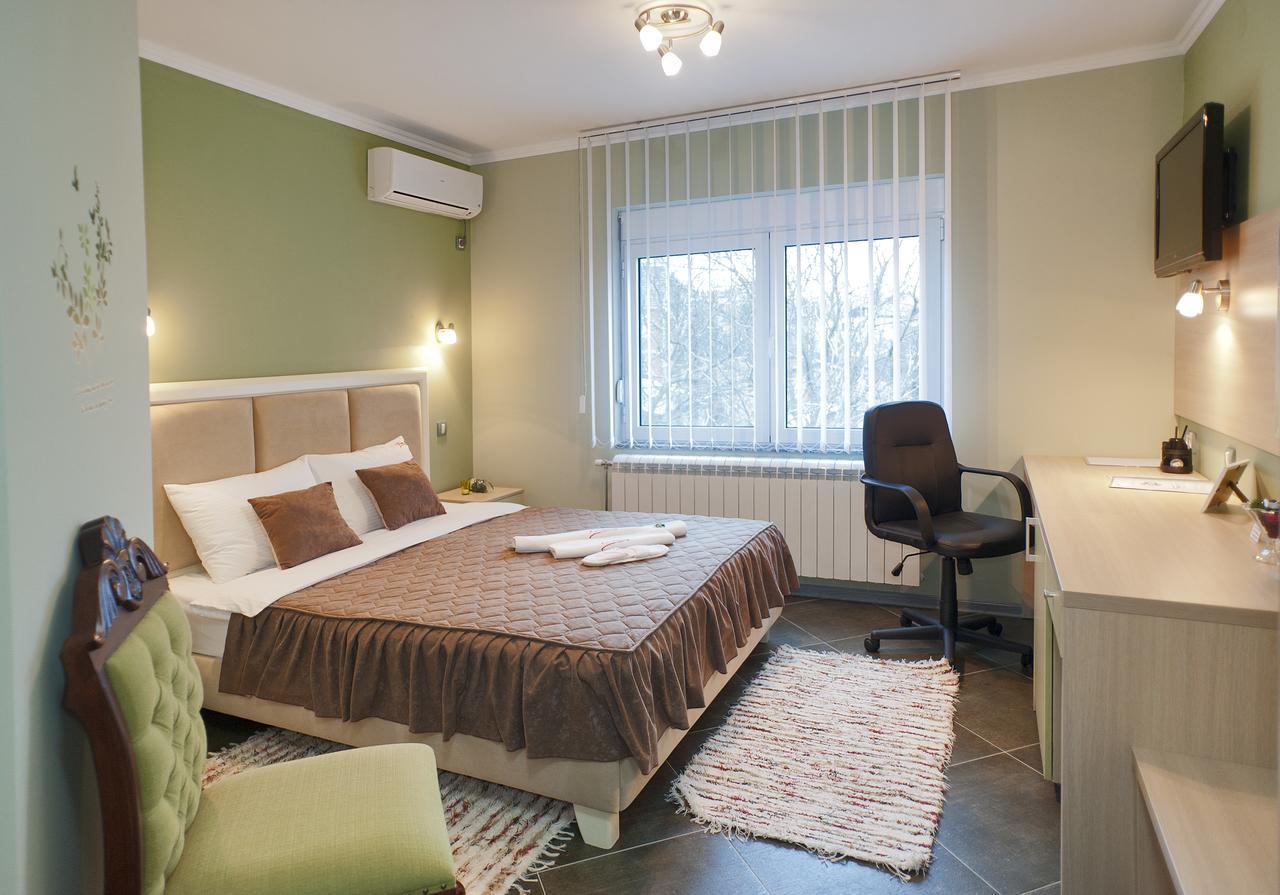 Garni Hotel Lama Kragujevac Exteriör bild