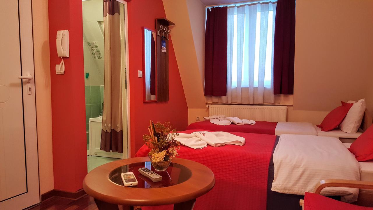 Garni Hotel Lama Kragujevac Exteriör bild