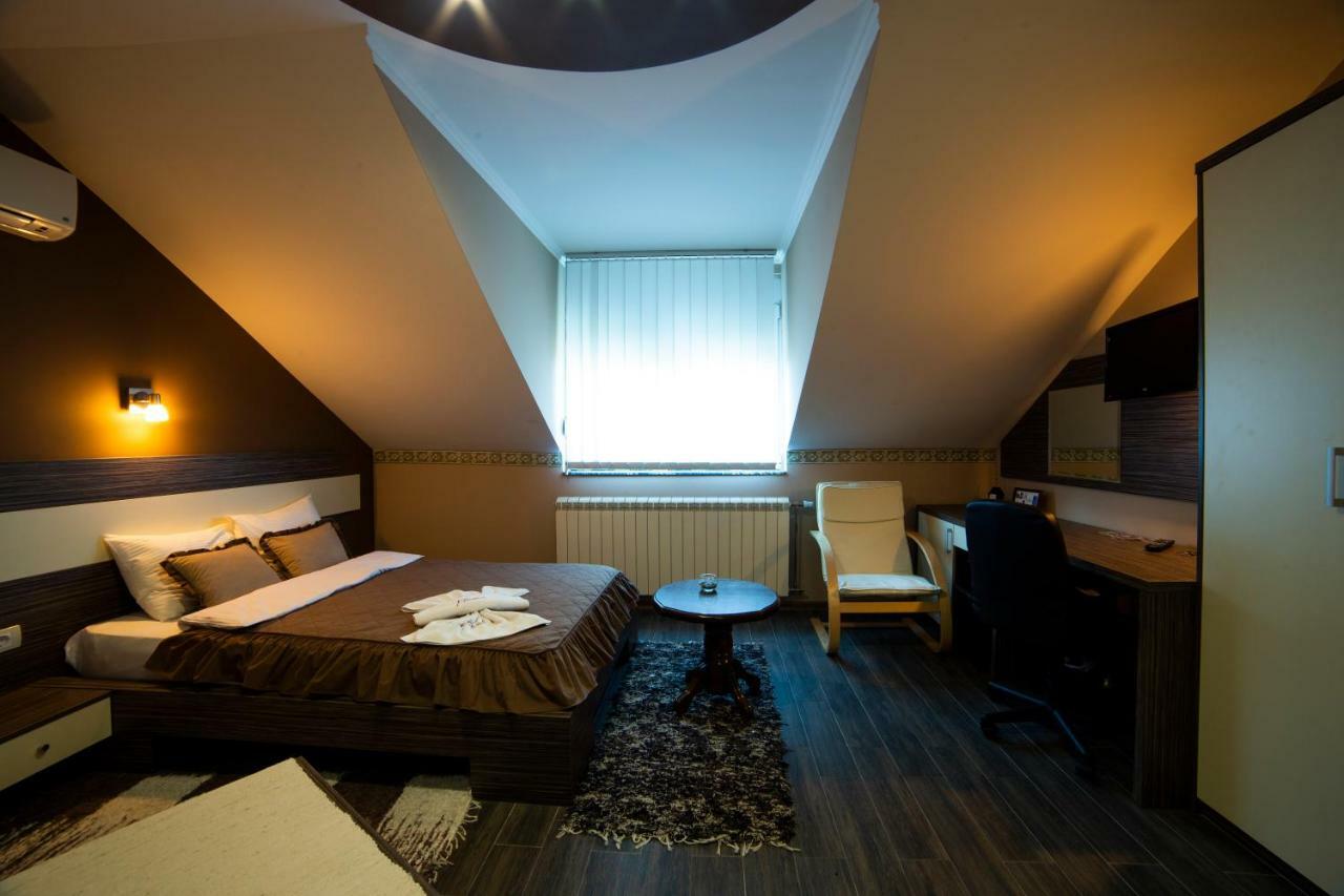 Garni Hotel Lama Kragujevac Exteriör bild