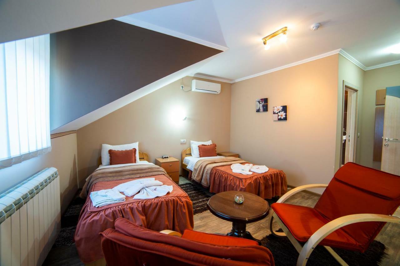 Garni Hotel Lama Kragujevac Exteriör bild