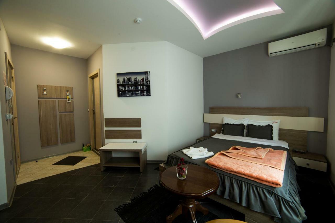 Garni Hotel Lama Kragujevac Exteriör bild
