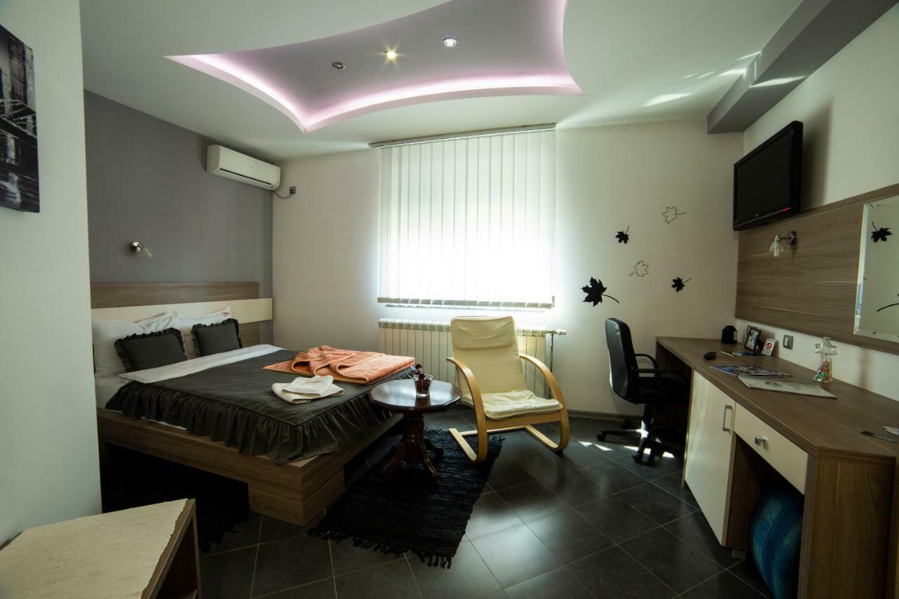 Garni Hotel Lama Kragujevac Exteriör bild