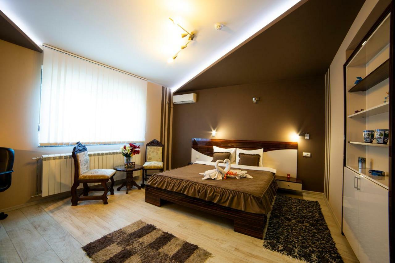 Garni Hotel Lama Kragujevac Exteriör bild