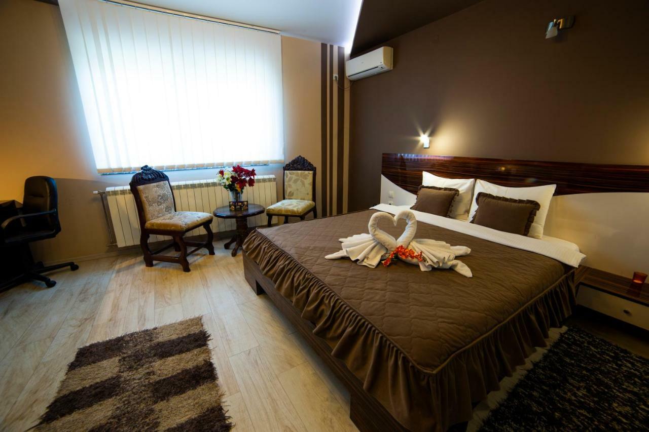 Garni Hotel Lama Kragujevac Exteriör bild
