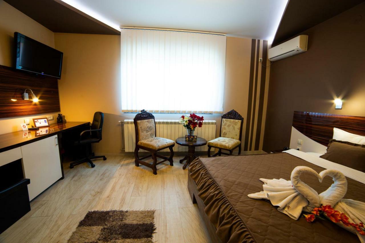 Garni Hotel Lama Kragujevac Exteriör bild