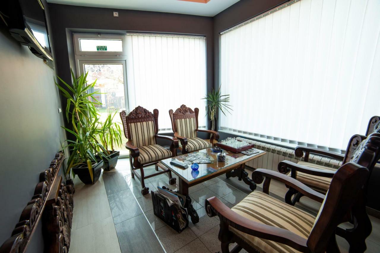 Garni Hotel Lama Kragujevac Exteriör bild