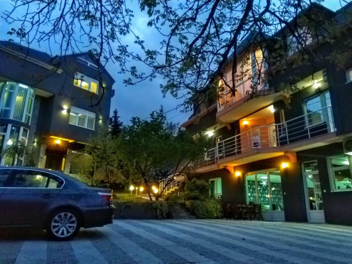 Garni Hotel Lama Kragujevac Exteriör bild